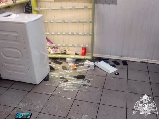 Пьяный кузбассовец разгромил и обокрал ломбард