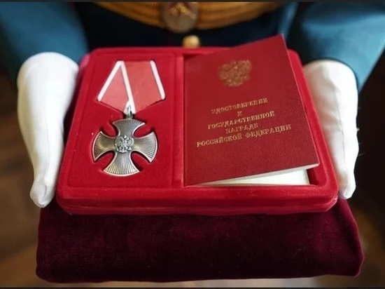 Семье погибшего на Украине черемховца Олега Ворошилова привезли его орден Мужества