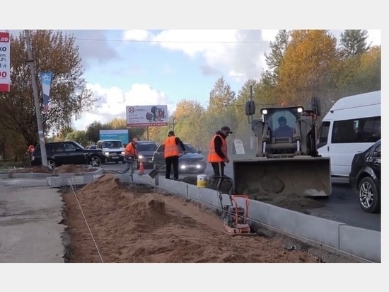 В Смоленске на улице Маршала Еременко начинают укладку финишного слоя асфальта