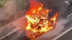 На северо-востоке столицы сгорели три машины: видео