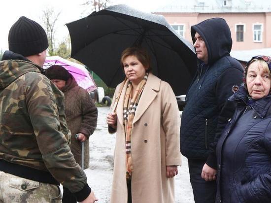 Мэр Рязани Сорокина раскритиковала подрядчика за укладку асфальта в дождь
