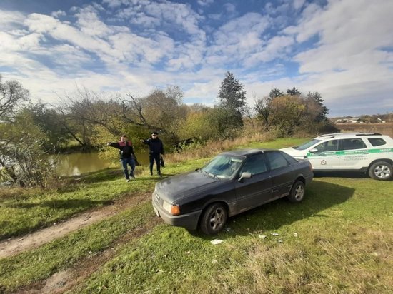 В Курске запретили рыбакам парковать автомобили в водоохранной зоне реки Тускарь