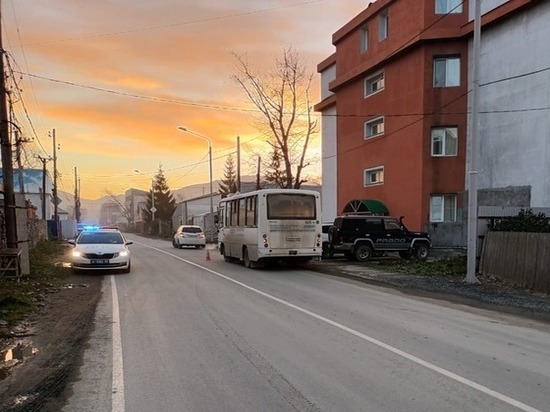 Ребенок попал под колеса автомобиля в Южно-Сахалинске