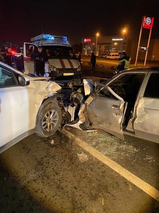 В Орске в ДТП с четырьмя автомобилями пострадали два человека