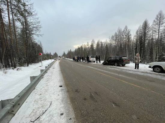 Из-за ДТП в Алданском районе Якутии пострадали два человека