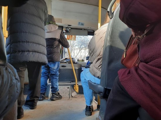 Неадекватный водитель мурманской маршрутки наорал на пассажиров