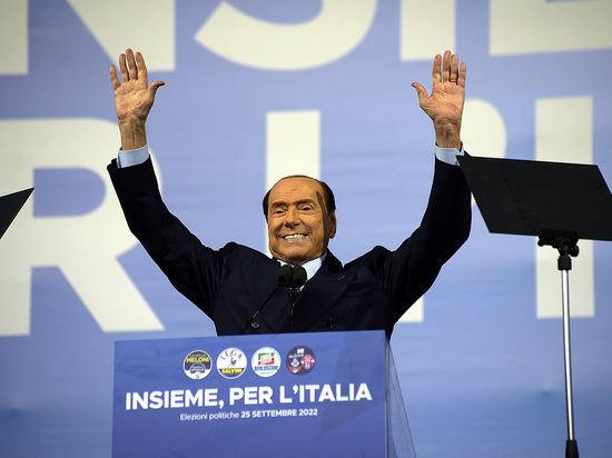 Берлускони могут обвинить в нарушении антироссийских санкций из-за водки от Путина