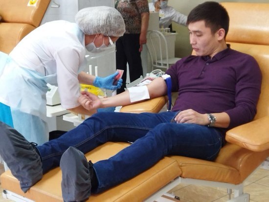 Депутат Улан-Удэнского Горсовета сдал кровь для тяжело больного