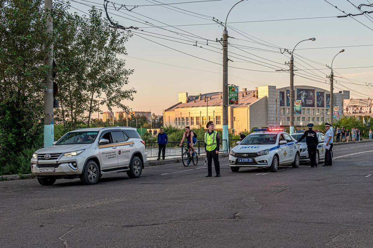 ДПС массово останавливает водителей в районе «Пожарки» в Чите - МК Чита