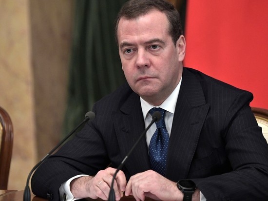 Медведев ответил Шольцу про использование Россией холода и голода «как оружия»
