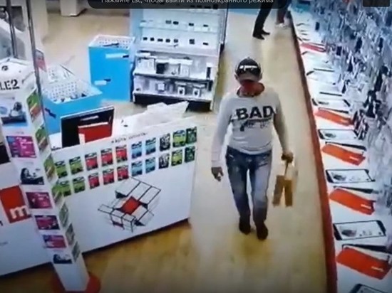 В Курске объявлен в розыск похититель ноутбуков из магазина на проспекте Дружбы