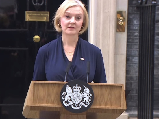 Дрожащий голос и красное лицо: появилось видео объявления Лиз Трасс об отставке