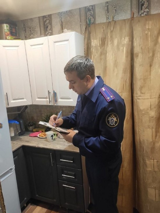 В Воронеже оставленная матерью без присмотра 8-летняя девочка подавилась едой и умерла