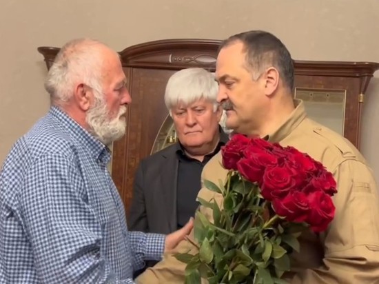 Глава Дагестана навестил семью погибшего в СВО бойца СОБРа