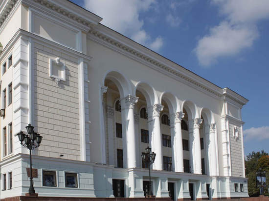 Донецкий театр оперы и балета не дает спектаклей, но работу не останавливает