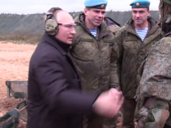 Появилось видео стреляющего из снайперской винтовки Путина на полигоне с мобилизованными