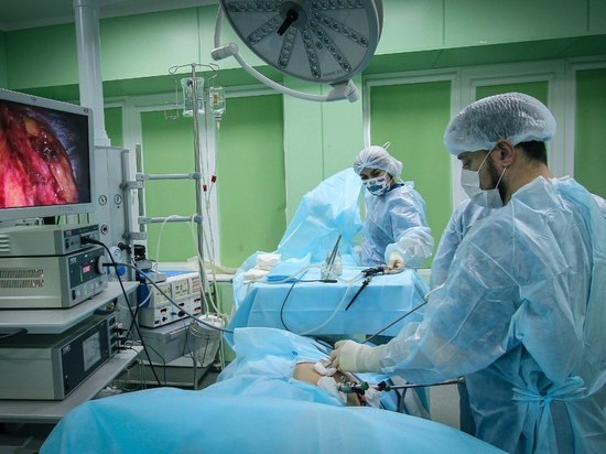 В Краснодаре врачи удалили пациентке сложную 6-сантиметровую опухоль