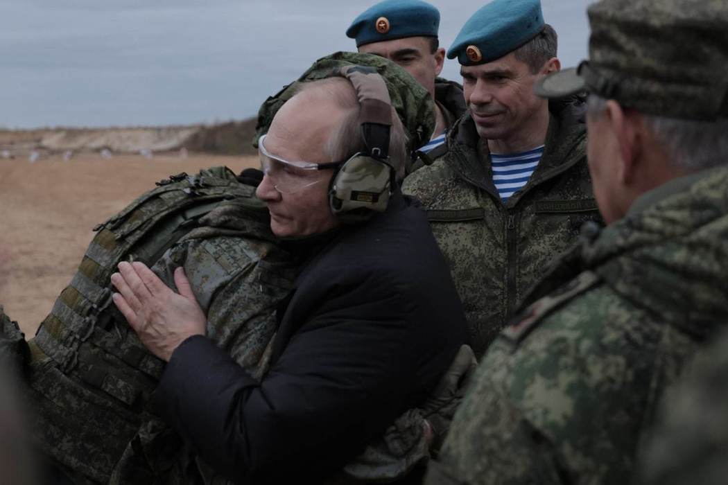 Кадры Путина и Шойгу на полигоне: проверили мобилизованных, президент стрелял