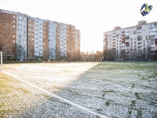 Спорткомплекс с футбольным полем и беговыми дорожками открыли у мурманской гимназии №9