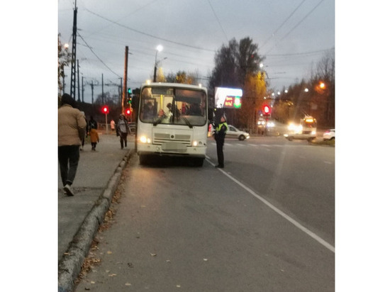 Водитель автобуса в Петрозаводске проехал на “красный” и был наказан
