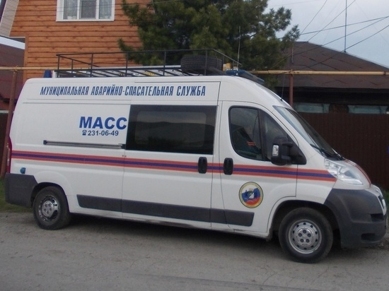 В Новосибирске спасатели вскрыли квартиру со спящим 7-летним ребенком