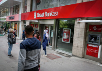 Россияне в Турции начали сталкиваться с проблемами при открытии банковских карт из-за наплыва в страну соотечественников