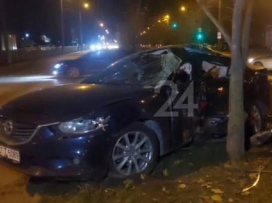 Автобус в Казани протаранил авто с беременной девушкой за рулем