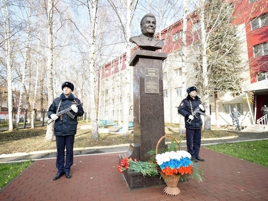 Памятник легендарному следователю появился в Новокузнецке