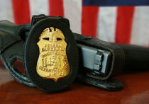 Журналист-расследователь американского телеканала АВС Джеймс Гордон Мик пропал  после того, как сотрудники ФБР полгода назад к нему пришли с обыском, передает издание Rolling Stone