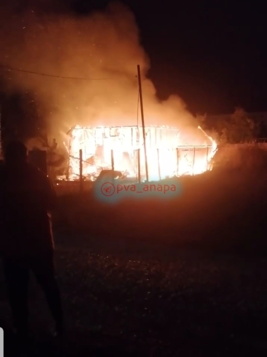 Вечером в Анапе загорелся частный дом