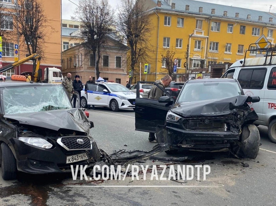 Появилось видео с места массового ДТП с пешеходом в центре Рязани