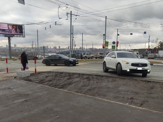 В Новосибирске пожаловались на неудобную парковку на площади Лыщинского