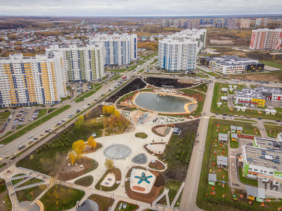 Новый парк с озером посетил Рустам Минниханов в поселке Казани