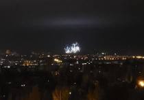 Вечером жители Донецка заметили в небе над городом осветительную люстру