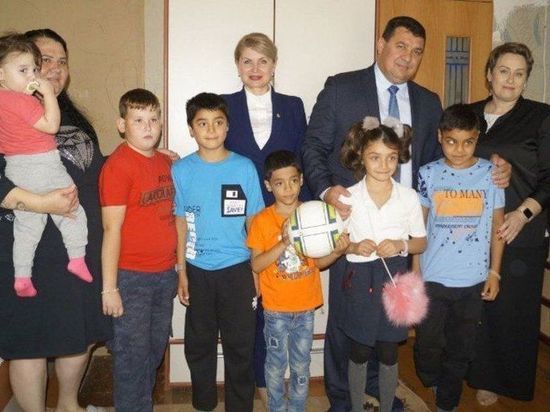 В семью из Астрахани приняли на воспитание детей из Донбасса