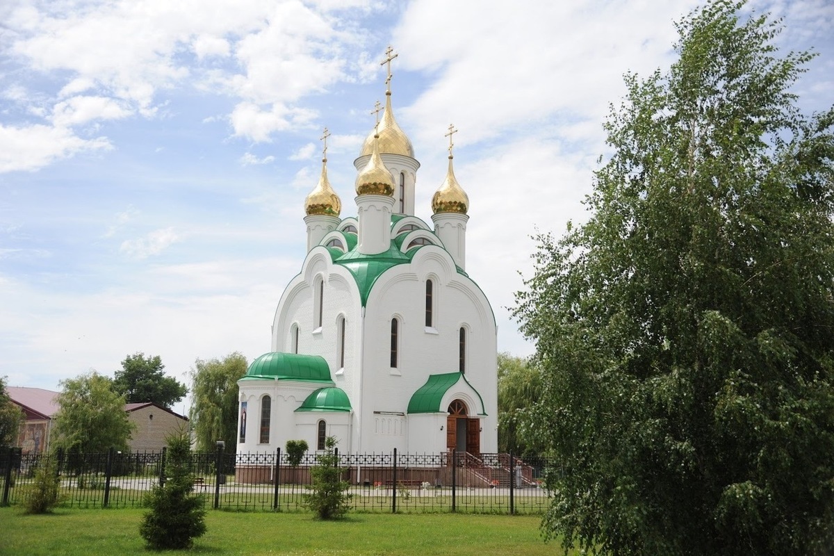 Новониколаевский р он волгоградской обл. Поселок Новониколаевский Волгоградской. Хутор Двойновский Новониколаевского района Волгоградской области. Поселок Новониколаевский Волгоградской области храм. Парк Новониколаевского района Волгоградской области.