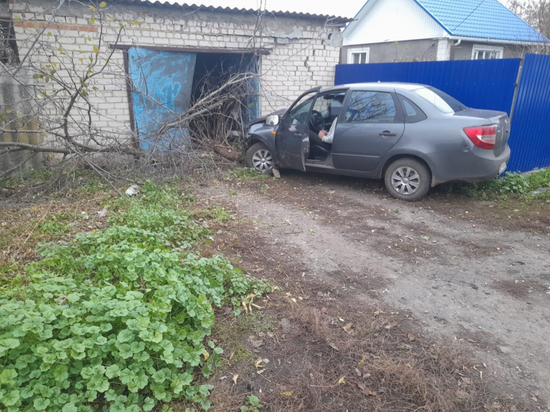 Под Воронежем 50-летний сельчанин "протаранил" чужой гараж