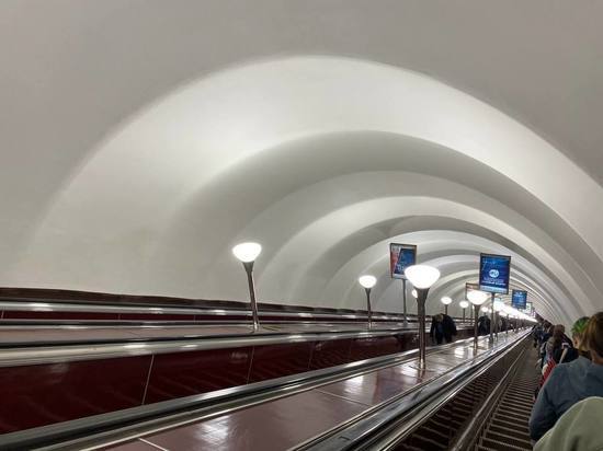 Станция метро «Лесная» вернулась к привычному режиму после остановки эскалатора