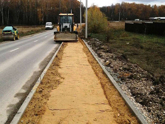 В поселке Рассвет ведется обустройство тротуара