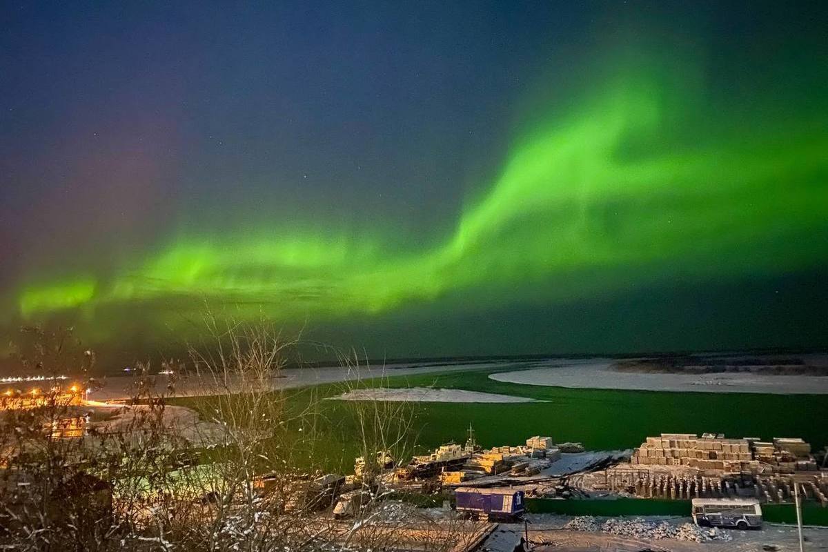 Северное спб. Северное сияние в Санкт-Петербурге 2022. Северное сияние в Питере 2022. Северное сияние в Питере вчера. Северное сияние в Петербурге 24 октября 2022.