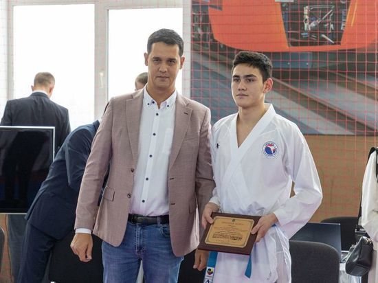 Сахалинский спортсмен Евгений Сон получил премию мэра