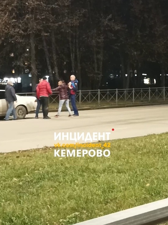 Автомобилисты устроили разборки на проезжей части в Кемерове