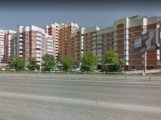 Машина задымилась после ДТП в Екатеринбурге