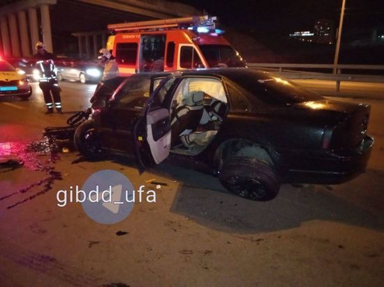 В Уфе на проспекте Салавата Юлаева водитель врезался в электроопору