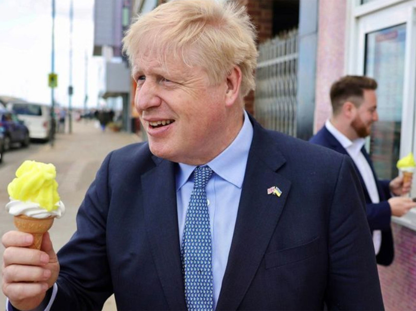 Борис Джонсон решил вернуться: кадры самого неряшливого премьера Британии 
