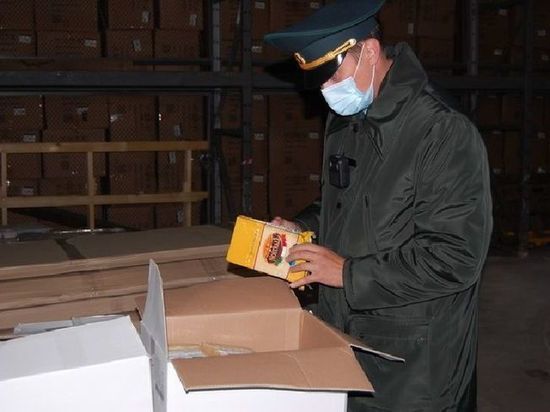 Смоленские таможенники предотвратили незаконный ввоз в Россию более 2 млн пачек сигарет
