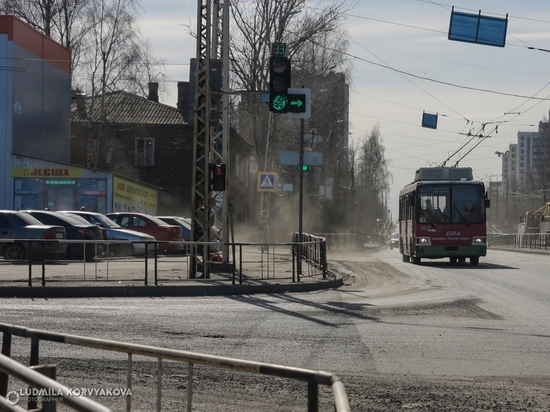 В Петрозаводске пассажир троллейбуса ударил женщину-кондуктора в челюсть