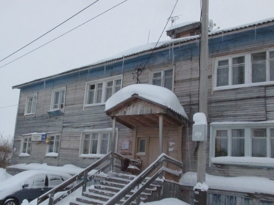 Жителей Салехарда предупредили об опасности падения снега с крыш