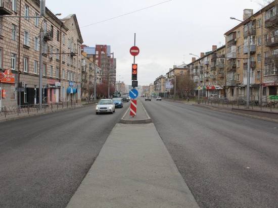 В Красноярске на Свободном ликвидировали колею и уложили асфальт высокой прочности