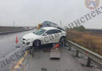 Накануне, днём 23 октября, на 321-ом километре автодороги М-4 "Дон" города Ефремова, 33-летний мужчина за рулём автомобиля марки "Mazda-6" врезался в стоящий на обочине автоэвакуатор "Mersedes Benz 709D"